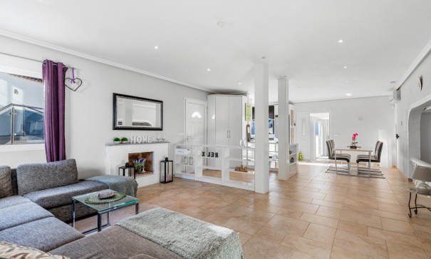 Videresalg - Fritliggende villa -
San Miguel de Salinas