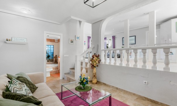 Videresalg - Fritliggende villa -
San Miguel de Salinas