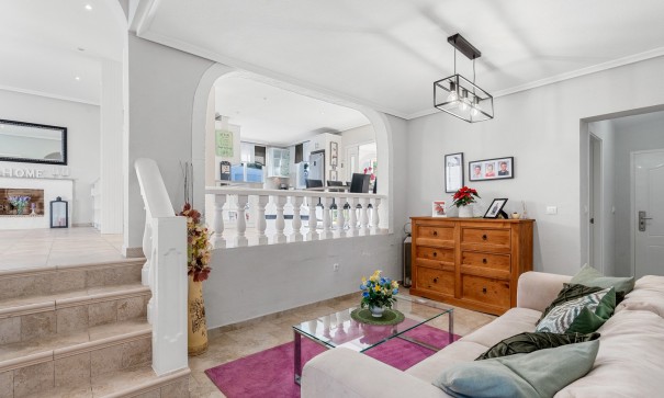 Videresalg - Fritliggende villa -
San Miguel de Salinas