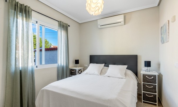 Videresalg - Fritliggende villa -
San Miguel de Salinas