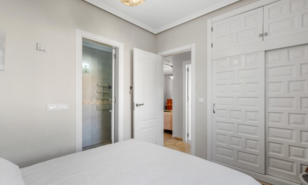 Videresalg - Fritliggende villa -
San Miguel de Salinas