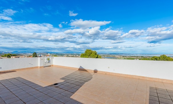 Videresalg - Fritliggende villa -
San Miguel de Salinas