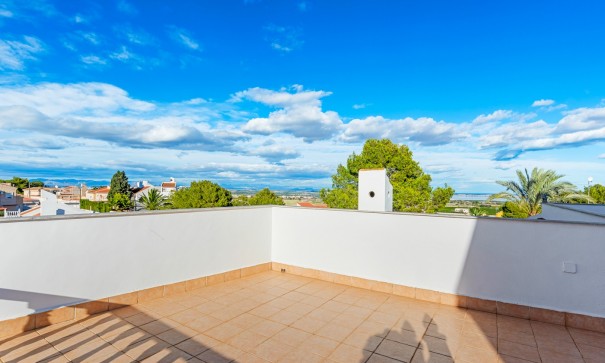 Videresalg - Fritliggende villa -
San Miguel de Salinas