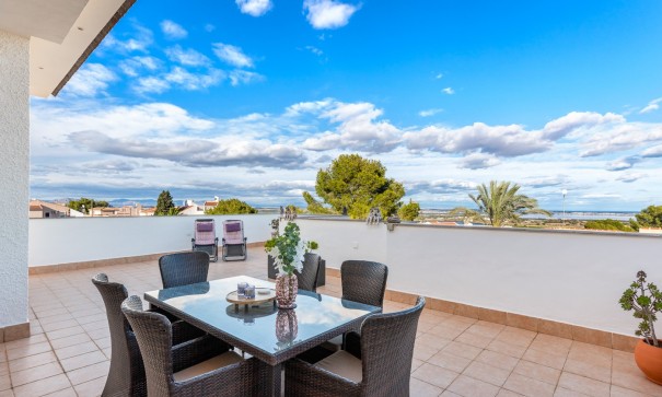 Videresalg - Fritliggende villa -
San Miguel de Salinas