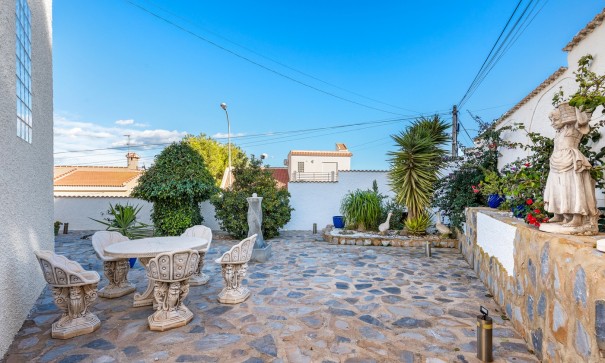 Videresalg - Fritliggende villa -
San Miguel de Salinas