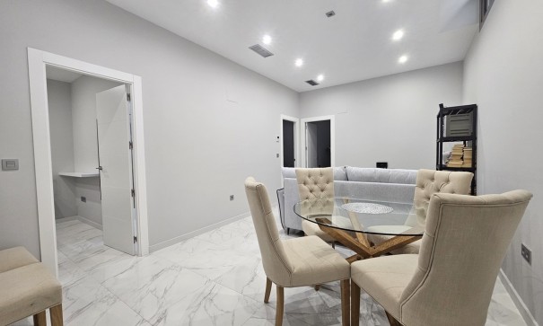 Videresalg - Fritliggende villa -
Villamartín