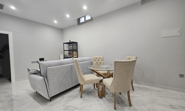 Videresalg - Fritliggende villa -
Villamartín