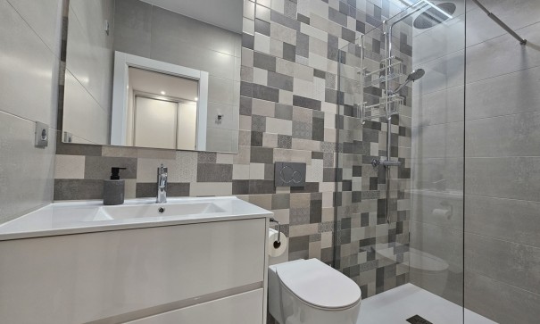 Videresalg - Fritliggende villa -
Villamartín