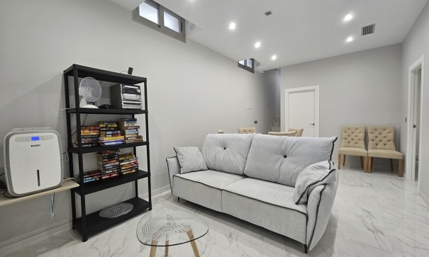 Videresalg - Fritliggende villa -
Villamartín