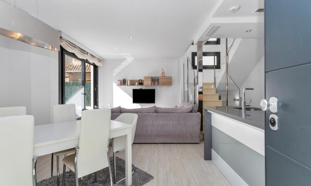 Venta - Chalet Independiente -
Torrevieja - Sector 25