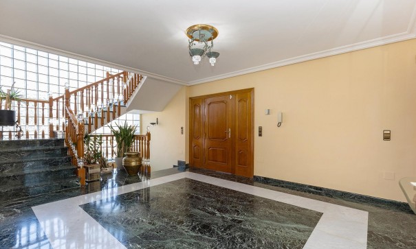 Resale - Freistehende Villa -
Torrevieja - Torreta florida