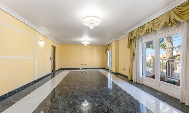 Resale - Freistehende Villa -
Torrevieja - Torreta florida