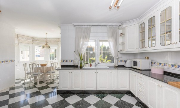 Resale - Freistehende Villa -
Torrevieja - Torreta florida