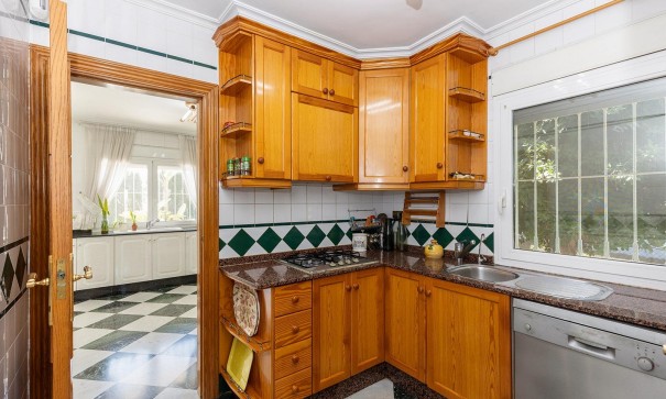 Resale - Freistehende Villa -
Torrevieja - Torreta florida