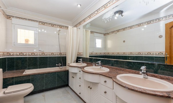 Resale - Freistehende Villa -
Torrevieja - Torreta florida