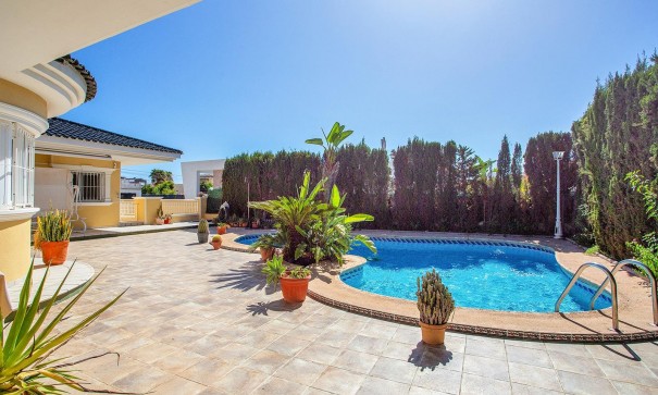 Resale - Freistehende Villa -
Torrevieja - Torreta florida