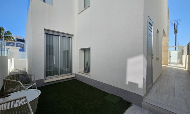 Resale - Freistehende Villa -
Cabo Roig