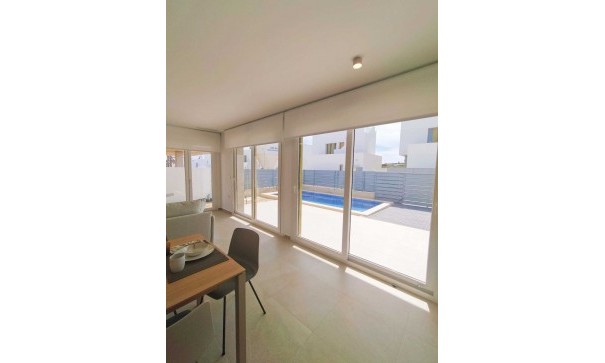 Venta - Chalet Independiente -
San Miguel de Salinas - San Miguel