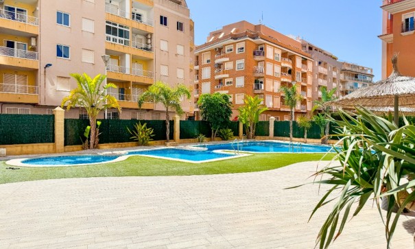 Resale - Wohnung Appartement -
Torrevieja