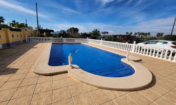 Återförsäljning - Finca lantlig egendom -
Catral