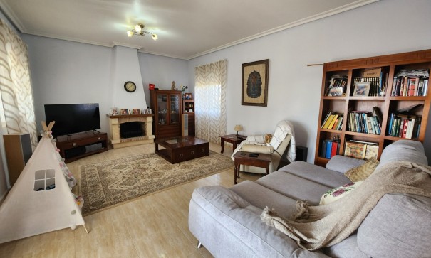 Återförsäljning - Finca lantlig egendom -
Catral