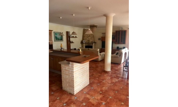 Videresalg - Finca landejendom -
Hondón de las Nieves