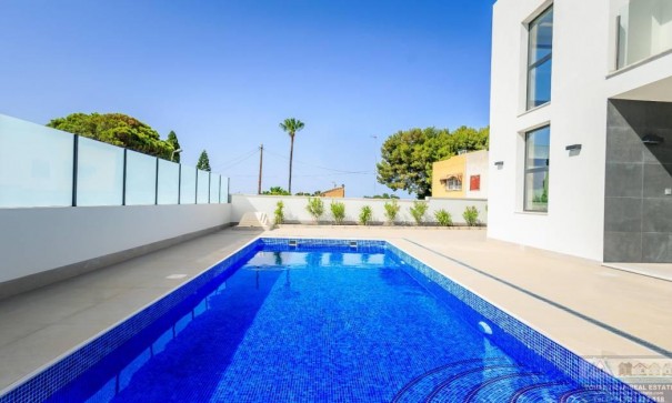 Videresalg - Fritliggende villa -
Torrevieja - Los Balcones