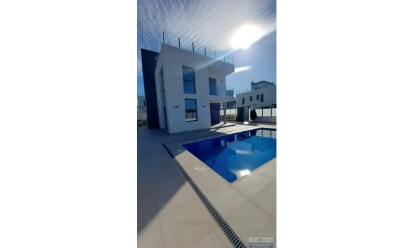 Videresalg - Fritliggende villa -
Torrevieja - Los Balcones