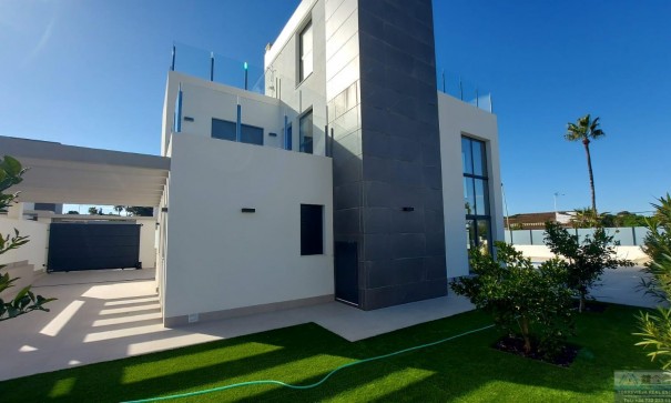 Videresalg - Fritliggende villa -
Torrevieja - Los Balcones