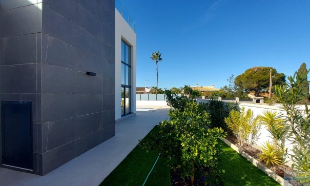 Sale - Detached Villa -
Torrevieja - Los Balcones