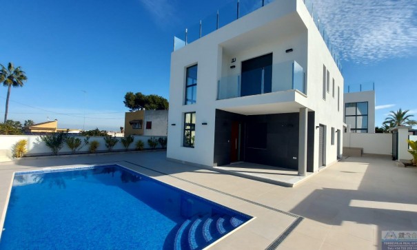 Sale - Detached Villa -
Torrevieja - Los Balcones