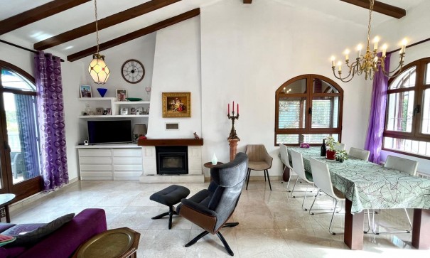 Venta - Chalet Independiente -
Villamartín