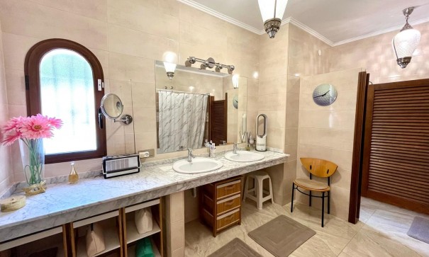 Venta - Chalet Independiente -
Villamartín