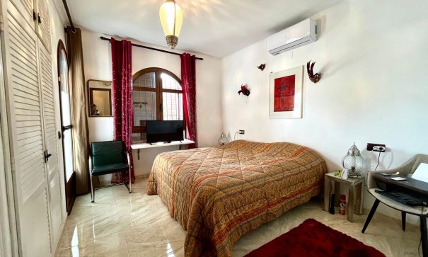 Venta - Chalet Independiente -
Villamartín