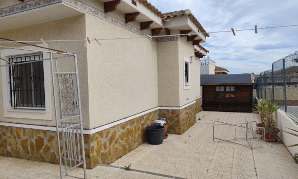 Venta - Chalet Independiente -
Bigastro