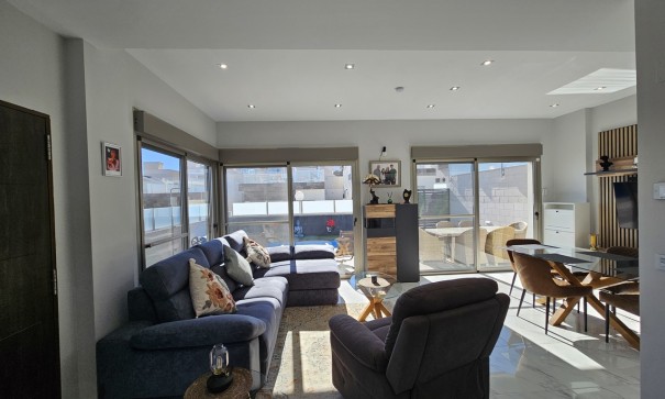 Videresalg - Fritliggende villa -
Villamartín