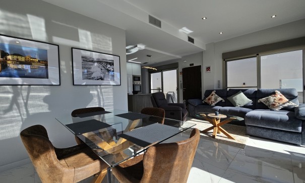 Videresalg - Fritliggende villa -
Villamartín