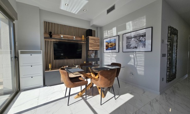 Videresalg - Fritliggende villa -
Villamartín