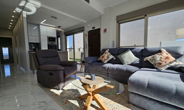 Videresalg - Fritliggende villa -
Villamartín