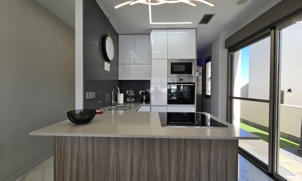 Videresalg - Fritliggende villa -
Villamartín