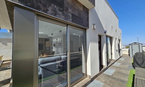 Videresalg - Fritliggende villa -
Villamartín