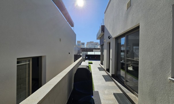 Videresalg - Fritliggende villa -
Villamartín