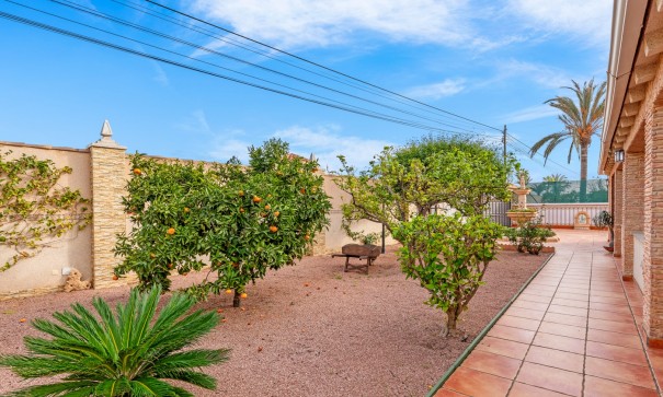 Återförsäljning - Fristående villa -
Torrevieja