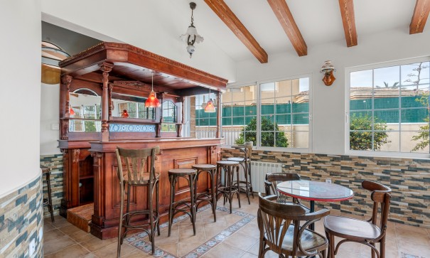 Återförsäljning - Fristående villa -
Torrevieja