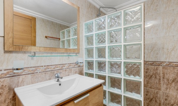 Återförsäljning - Fristående villa -
Torrevieja