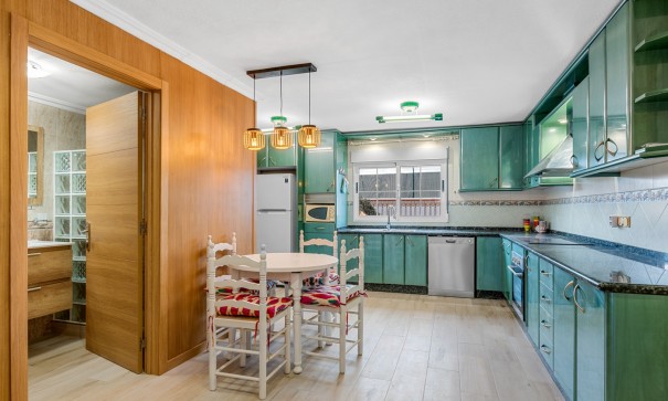 Återförsäljning - Fristående villa -
Torrevieja