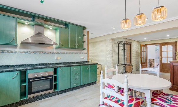 Återförsäljning - Fristående villa -
Torrevieja