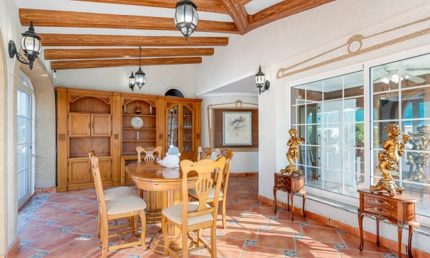 Återförsäljning - Fristående villa -
Torrevieja