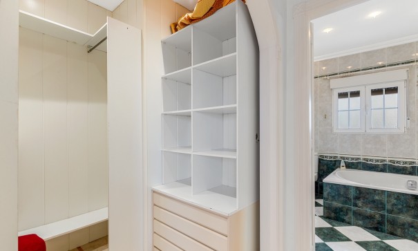 Återförsäljning - Fristående villa -
Torrevieja