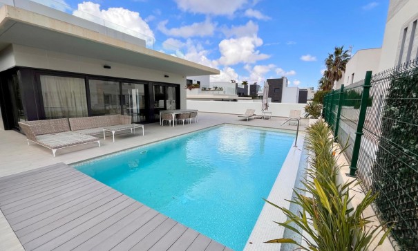 Sale - Detached Villa -
Dehesa de Campoamor - Dehesa de campoamor